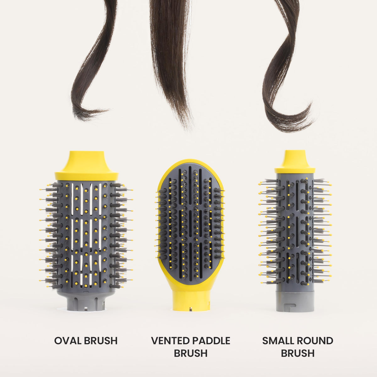 Accessoire de brosse lisse Drybar Triple Shot en action