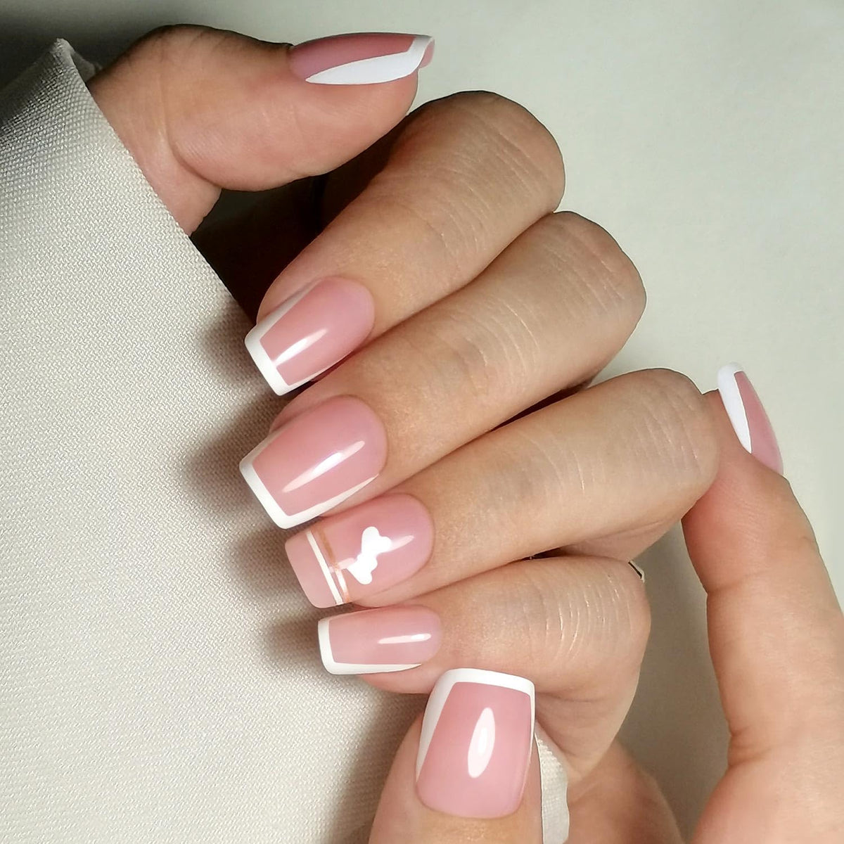 Accessoires inclus avec les faux ongles CurvLife - boîte de rangement et colle