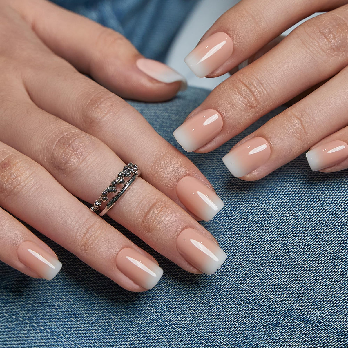 Accessoires inclus avec les faux ongles CurvLife dans leur boîte