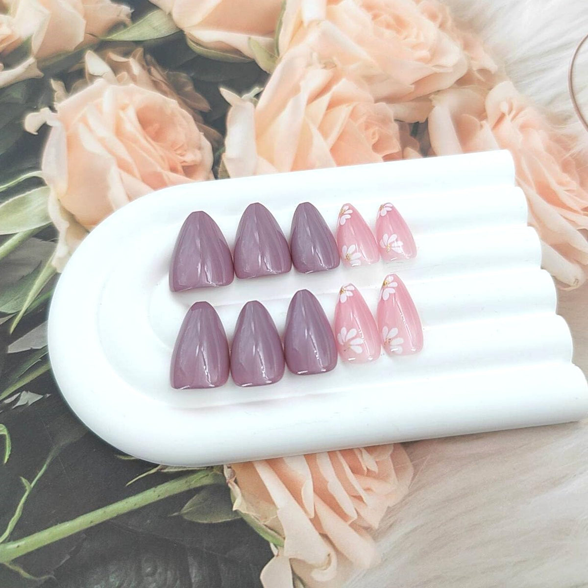 Accessoires inclus avec les faux ongles: stickers, lime à ongles, bâton en bois