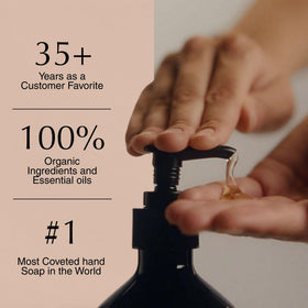 Aesop Résurrection Savon Hydratant pour les Mains sur un évier