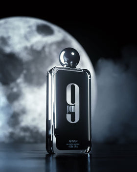 Afnan 9 PM Eau de Parfum pour hommes flacon sur fond neutre