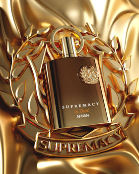 Afnan Supremacy in Oud Eau de Parfum 150ml avec un décor floral