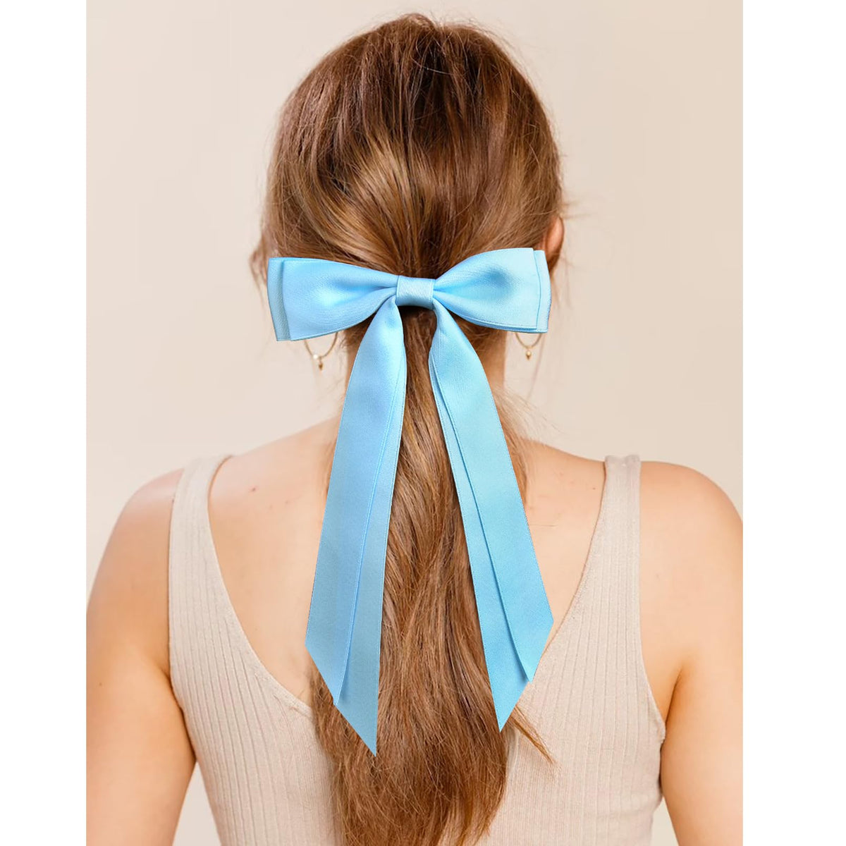 Aileam Bows à Cheveux en Satin placés sur une table
