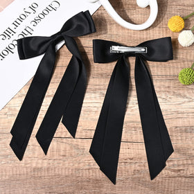 Aileam Bows en satin noir avec différentes tenues