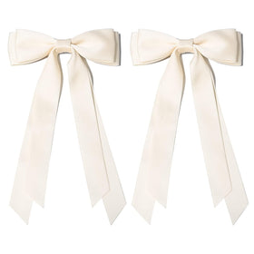 Aileam Bows Satiné 2PCS beige clair en usage sur des cheveux