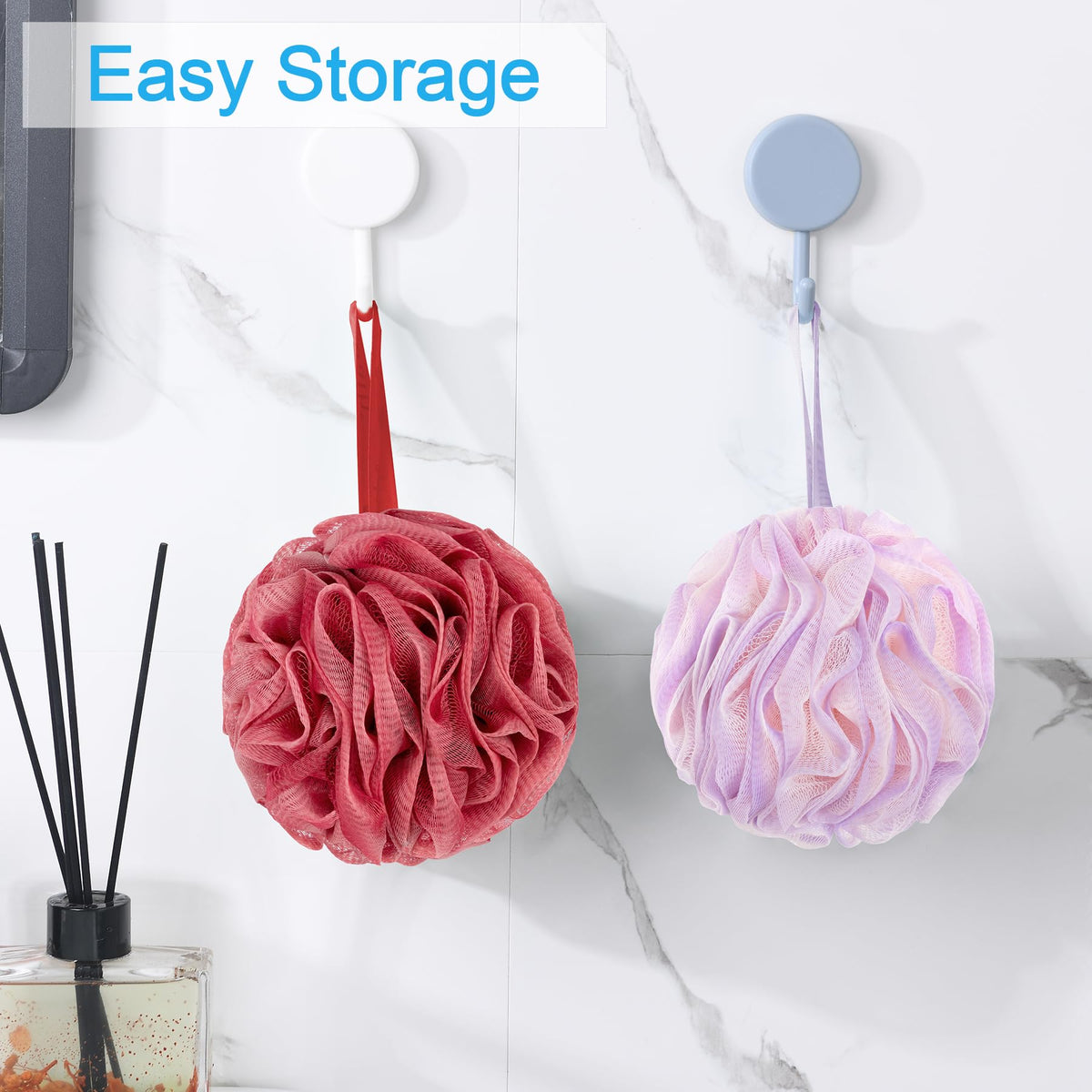 AmazerBath éponge loofah en usage dans une salle de bain moderne