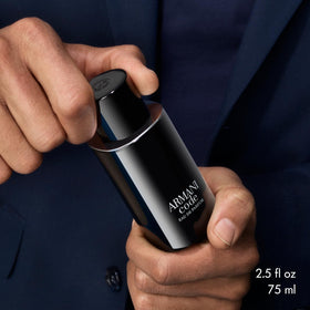 Ambiance lifestyle avec flacon Armani Code Eau de Parfum