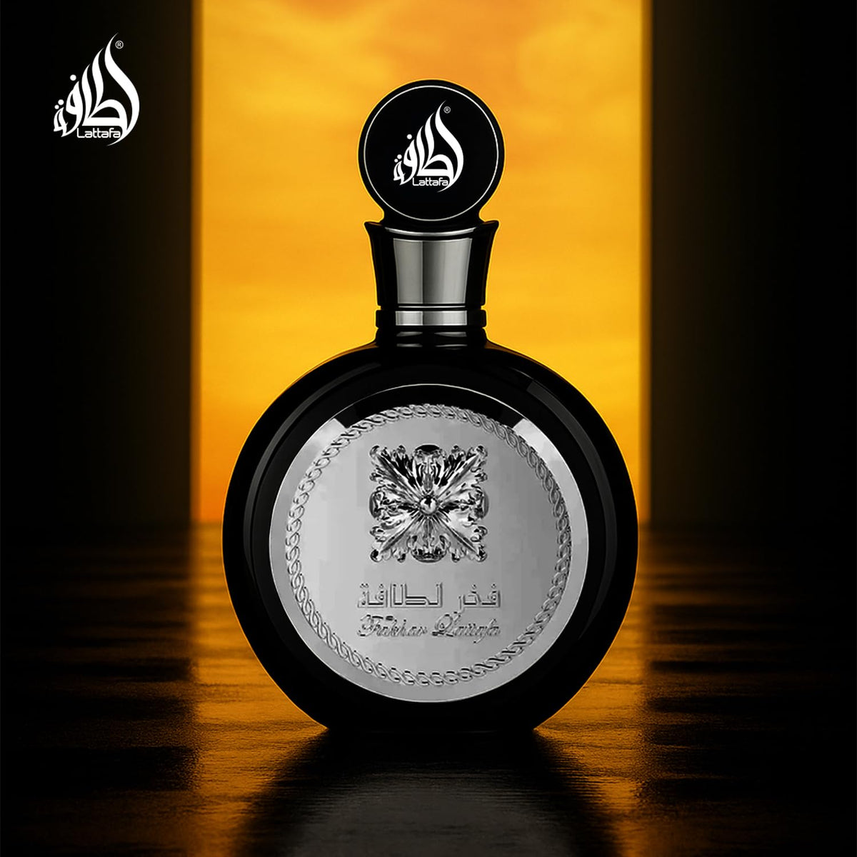 Ambiance lifestyle avec Lattafa Fakhar Eau de Parfum 100ml en arrière-plan