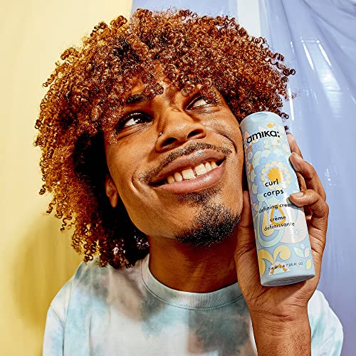 Amika Curl Corps Defining Cream 200ml en action sur des boucles