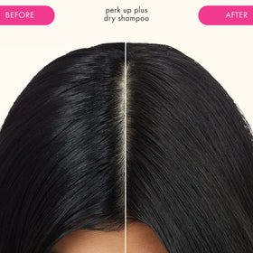 Amika Perk Up Plus shampooing sec sur fond blanc