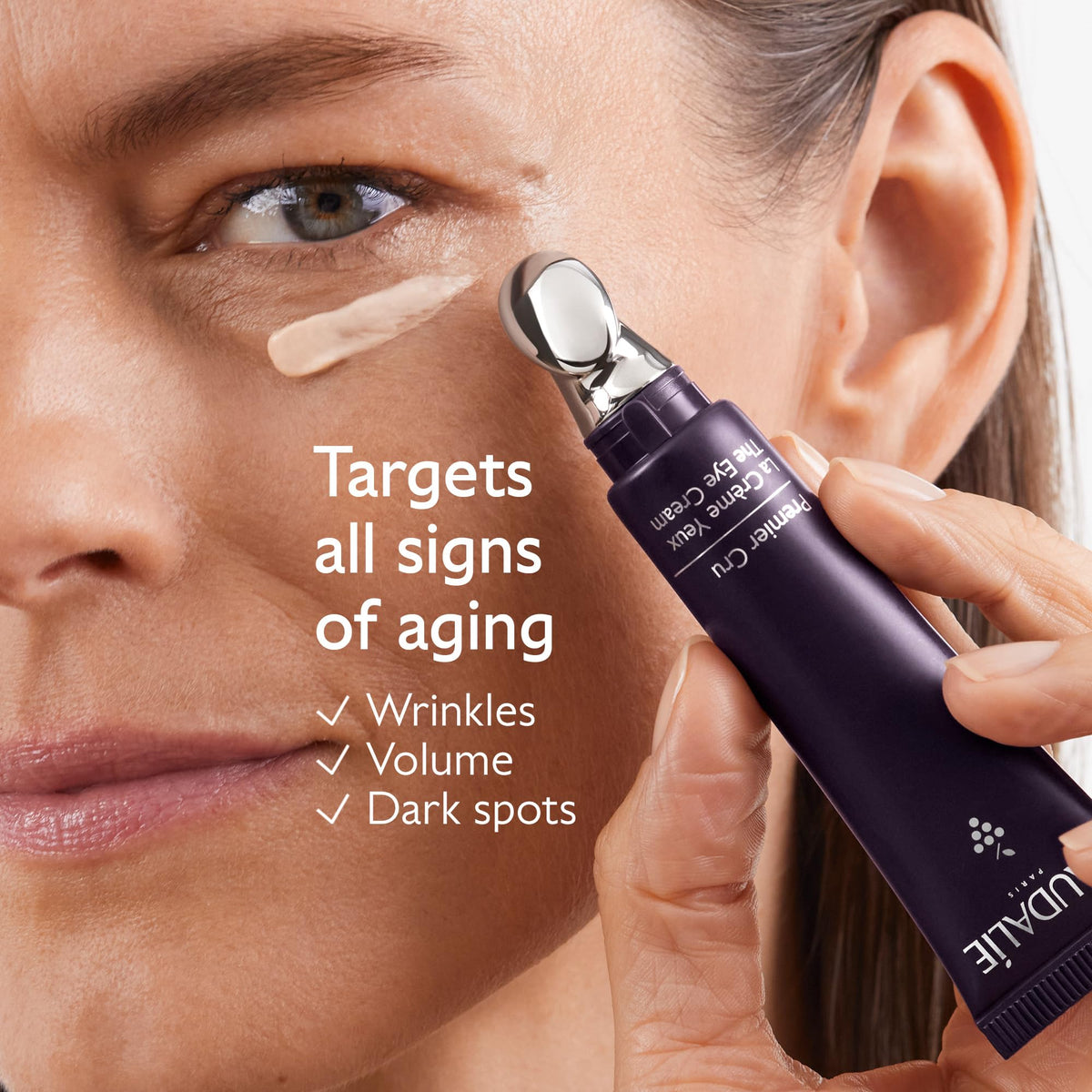 Applicateur en métal de la crème contour des yeux Caudalie