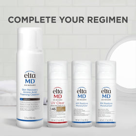 Application de crème hydratante EltaMD AM sur le visage