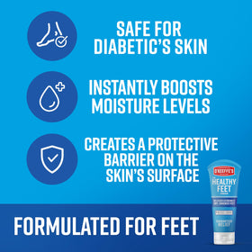 Application de crème O'Keeffe's sur des pieds secs