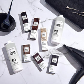 Application de Crème Permanente Clairol sur cheveux