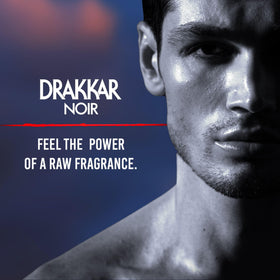 Application de Drakkar Noir sur le poignet, démonstration d'usage
