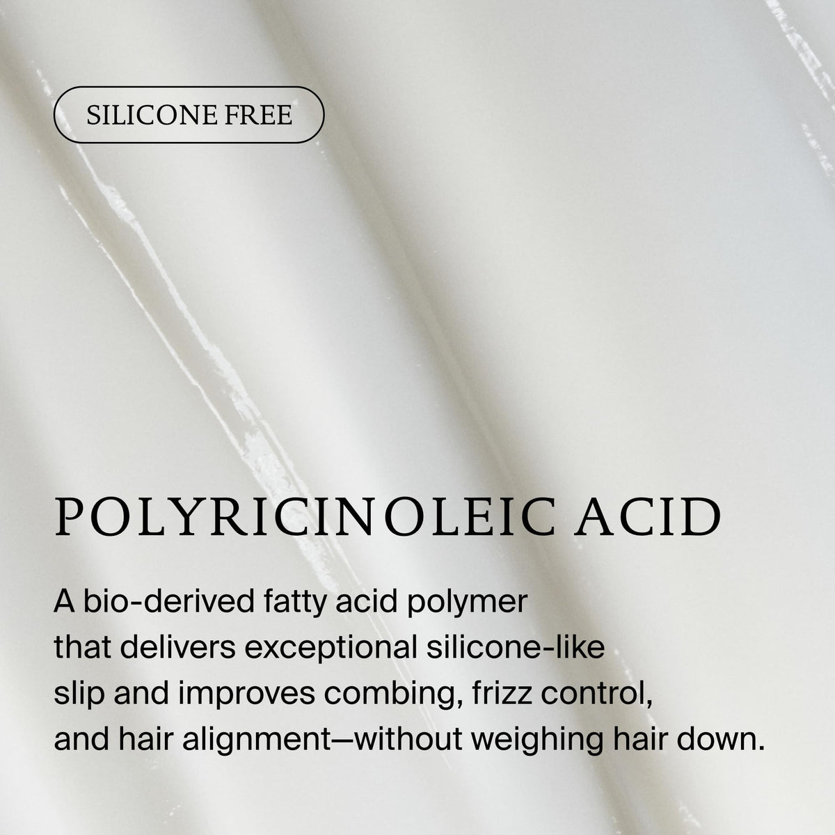 Application de l'après-shampooing Living Proof sur cheveux mouillés