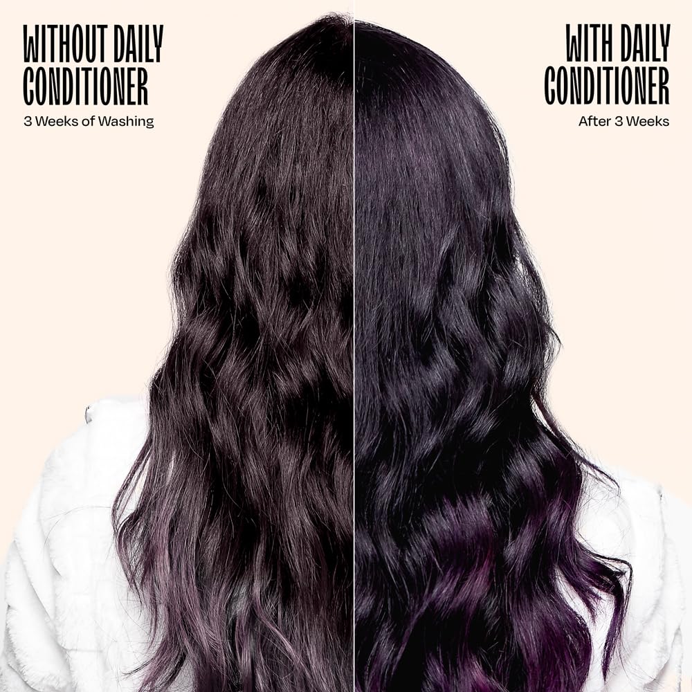 Application de l'après-shampooing Overtone sur cheveux mouillés