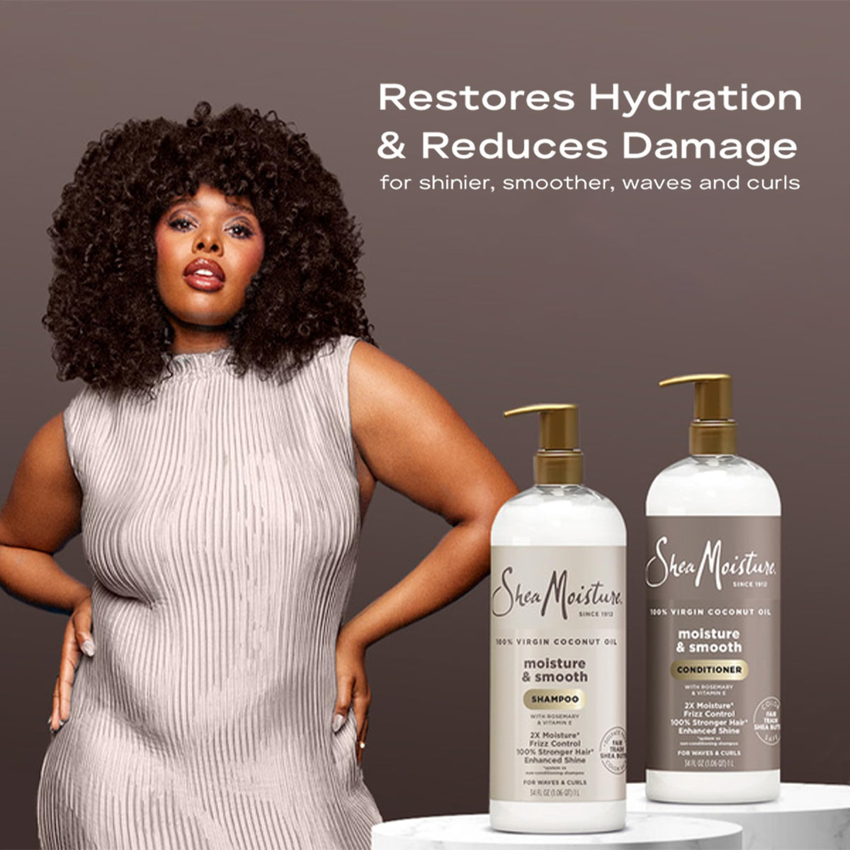 Application de l'après-shampooing Shea Moisture sur des cheveux