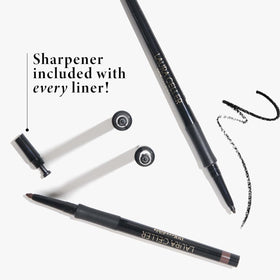 Application de l'eyeliner gel LAURA GELLER sur les yeux
