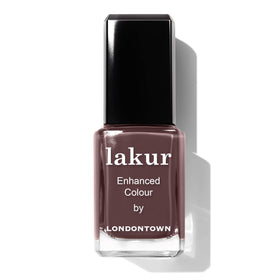 Application de l'huile accélératrice de séchage avec le vernis Teak