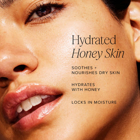 Application de l'huile visage Farmacy sur la peau