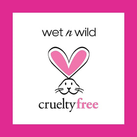 application de l'hydrateur teinté sur une peau saine
