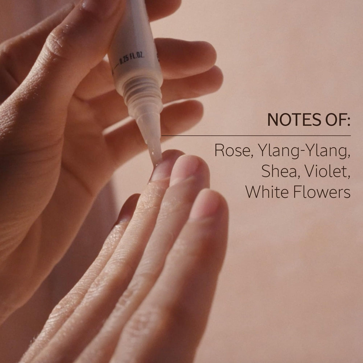 Application de L'OCCITANE Huile sur les cuticules