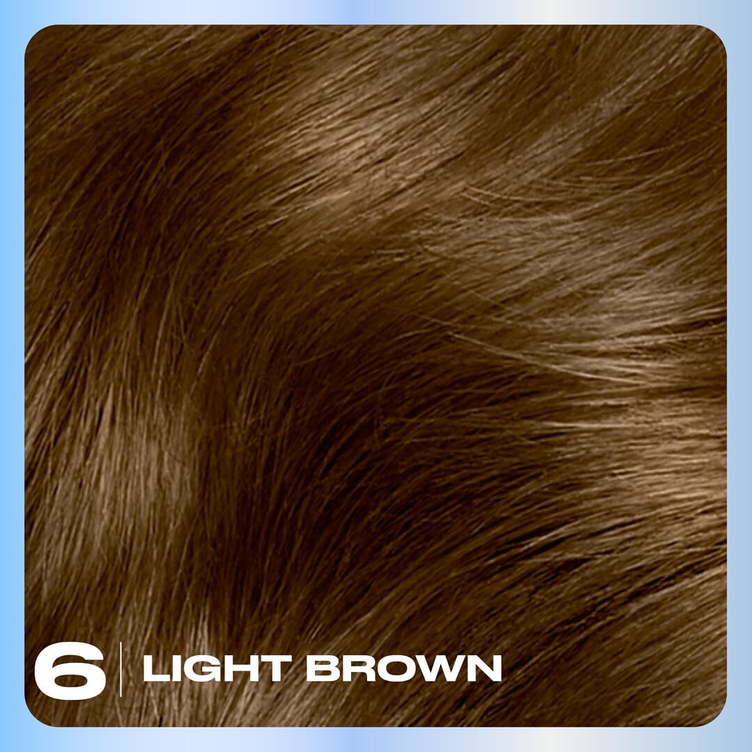 Application de la coloration Clairol sur des cheveux