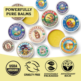 Application de la crème à cuticules Badger sur les doigts