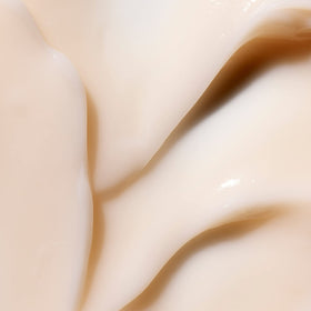 Application de la Crème Coiffante Hydratante Moroccanoil sur des cheveux