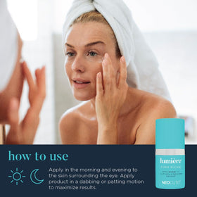 Application de la crème contour des yeux NEOCUTIS sur la peau