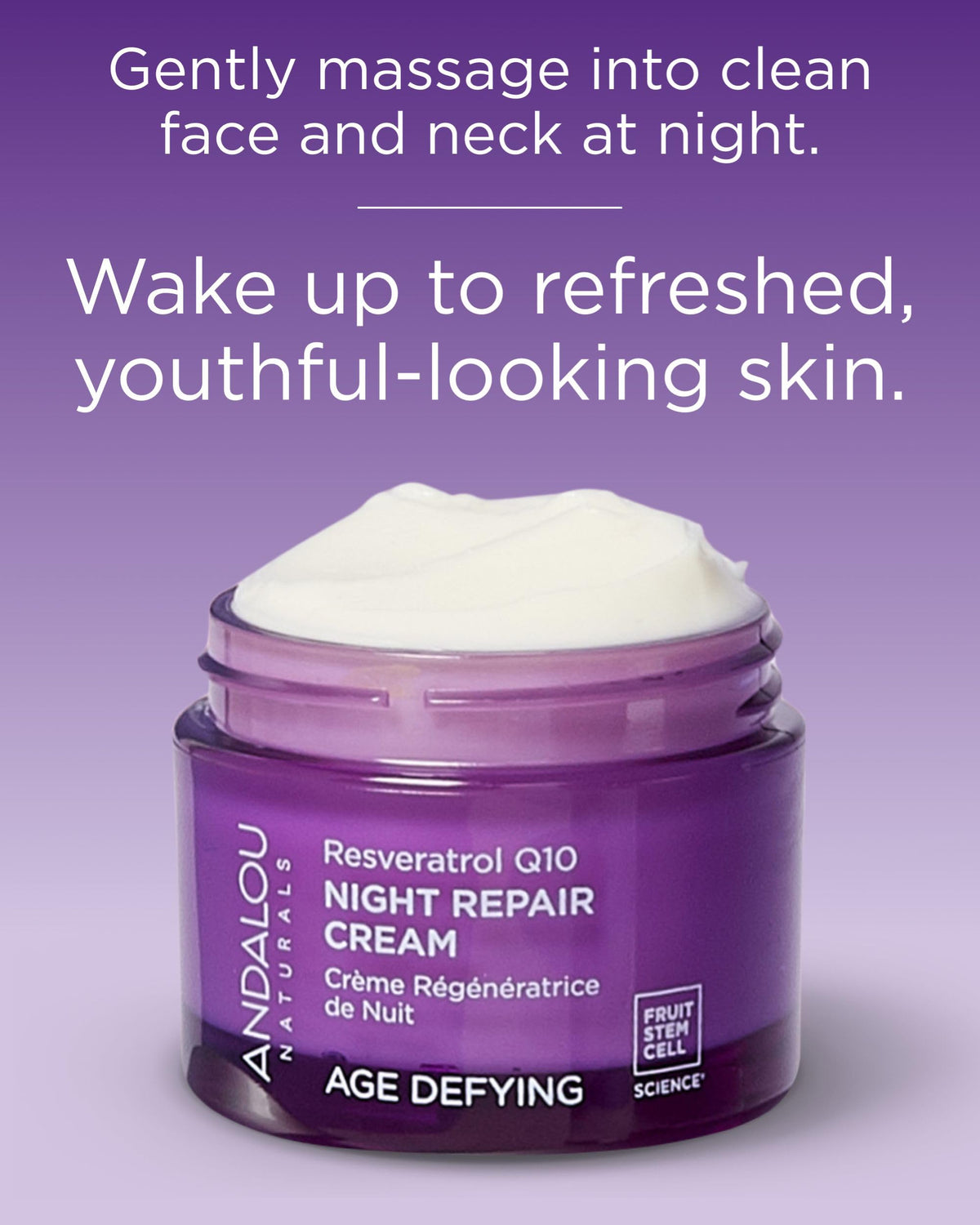 Application de la crème de nuit Andalou Naturals sur le visage