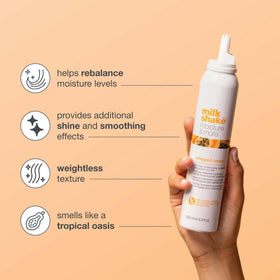 Application de la crème mousse milk_shake sur cheveux