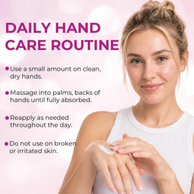 Application de la crème Retinol sur les mains