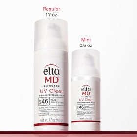 Application de la crème solaire EltaMD sur une main