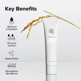 Application de la crème sur le visage