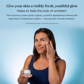 Application de la crème Tight + Taut Beverly Hills MD sur la peau