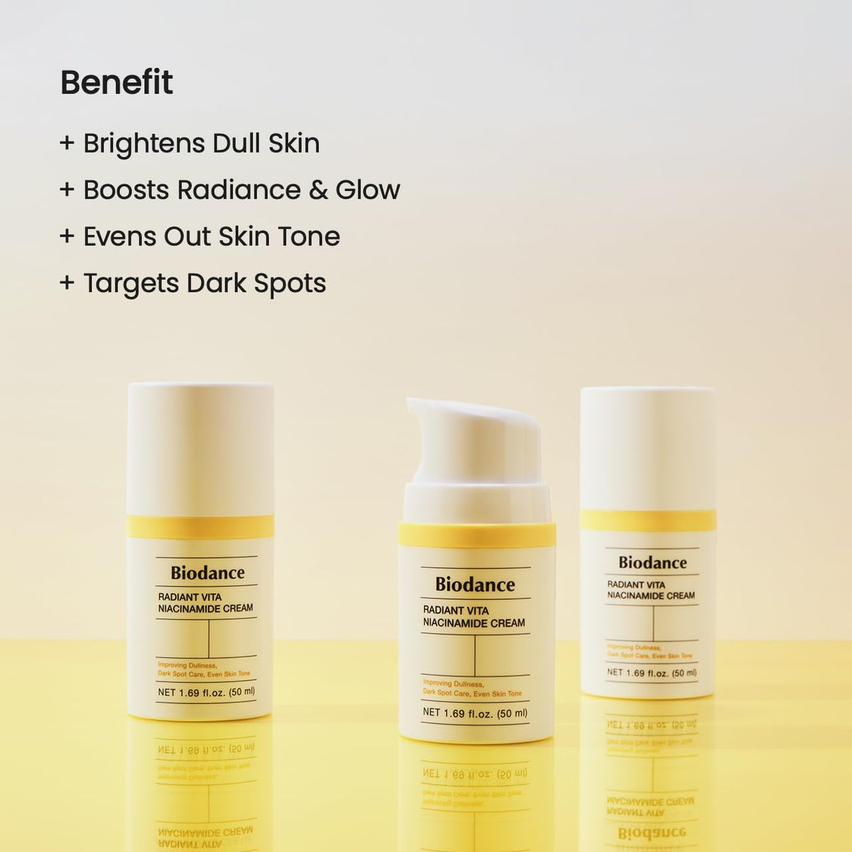 Application de la Crème Vita Radiance Niacinamide sur la main