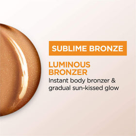 Application de la lotion auto-bronzante L'Oreal Paris sur la peau