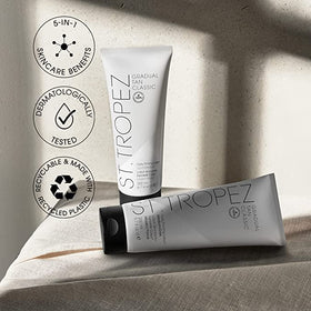 Application de la lotion autobronzante St.Tropez sur la peau
