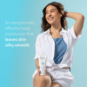 Application de la lotion Inis sur les bras