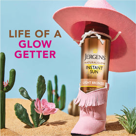 Application de la mousse auto-bronzante Jergens avec un gant
