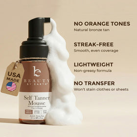 Application de la mousse autobronzante sur la peau