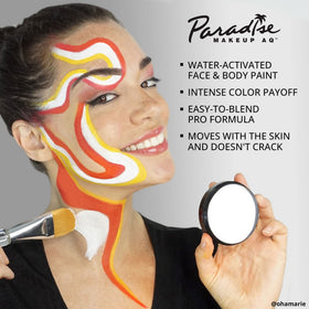Application de la peinture corporelle Mehron sur le visage