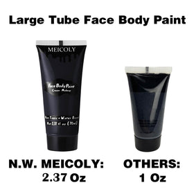 Application de la peinture corporelle noire MEICOLY sur le visage pour un look de clown
