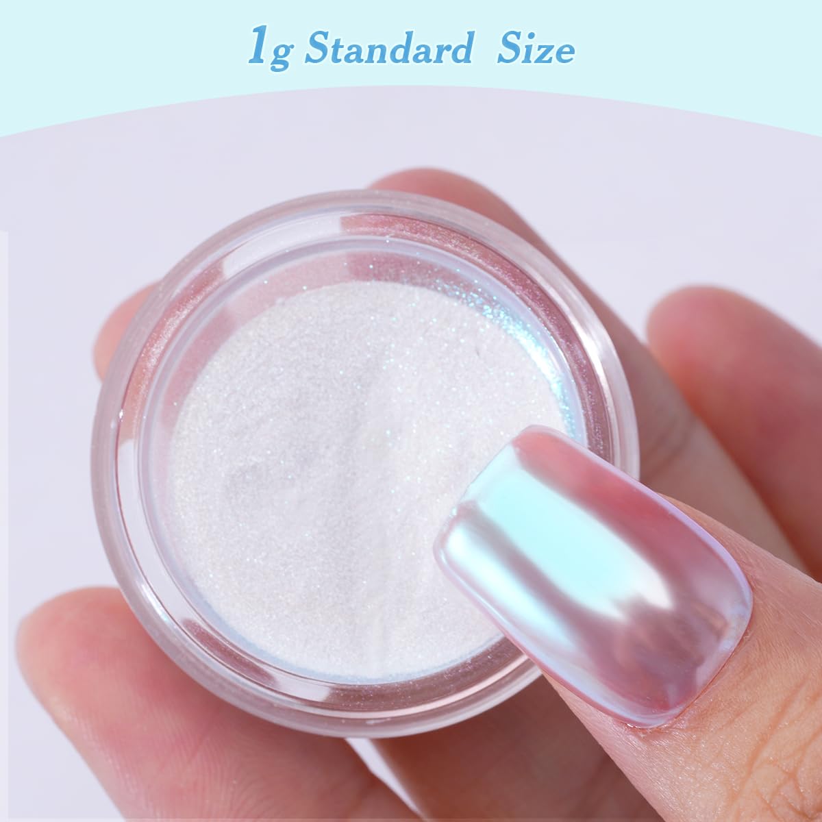 Application de la Poudre Chromée Moonlight sur des ongles