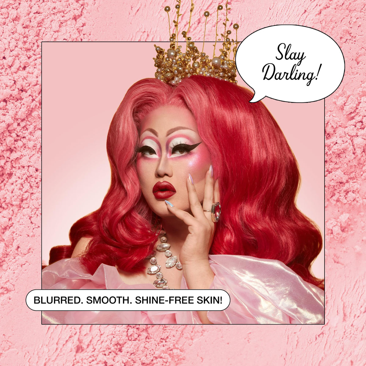Application de la poudre libre Kimchi Chic sur le visage