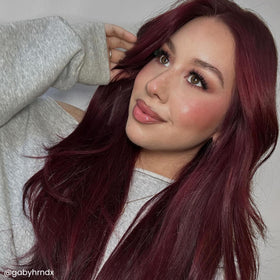 Application de la teinture ARCTIC FOX Rouge Bourgogne sur cheveux