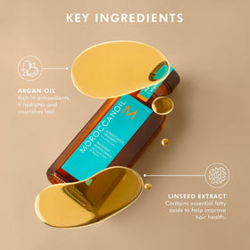 Application de Moroccanoil Traitement sur cheveux humides